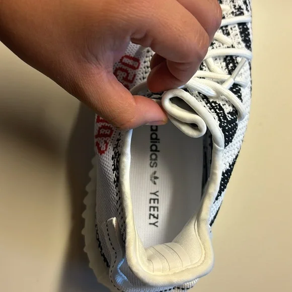 Selling brand new Adidas Yeezy Boost 350 V2 tennis shoes - Picture 5 of 6